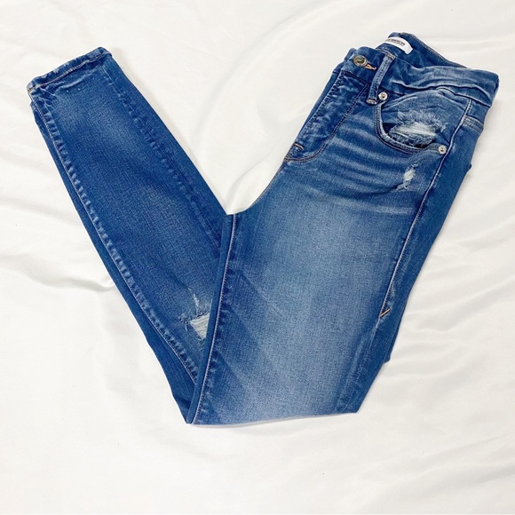 Good American Good Legs Crop Distressed Skinny Jeans - Picture 3 of 16